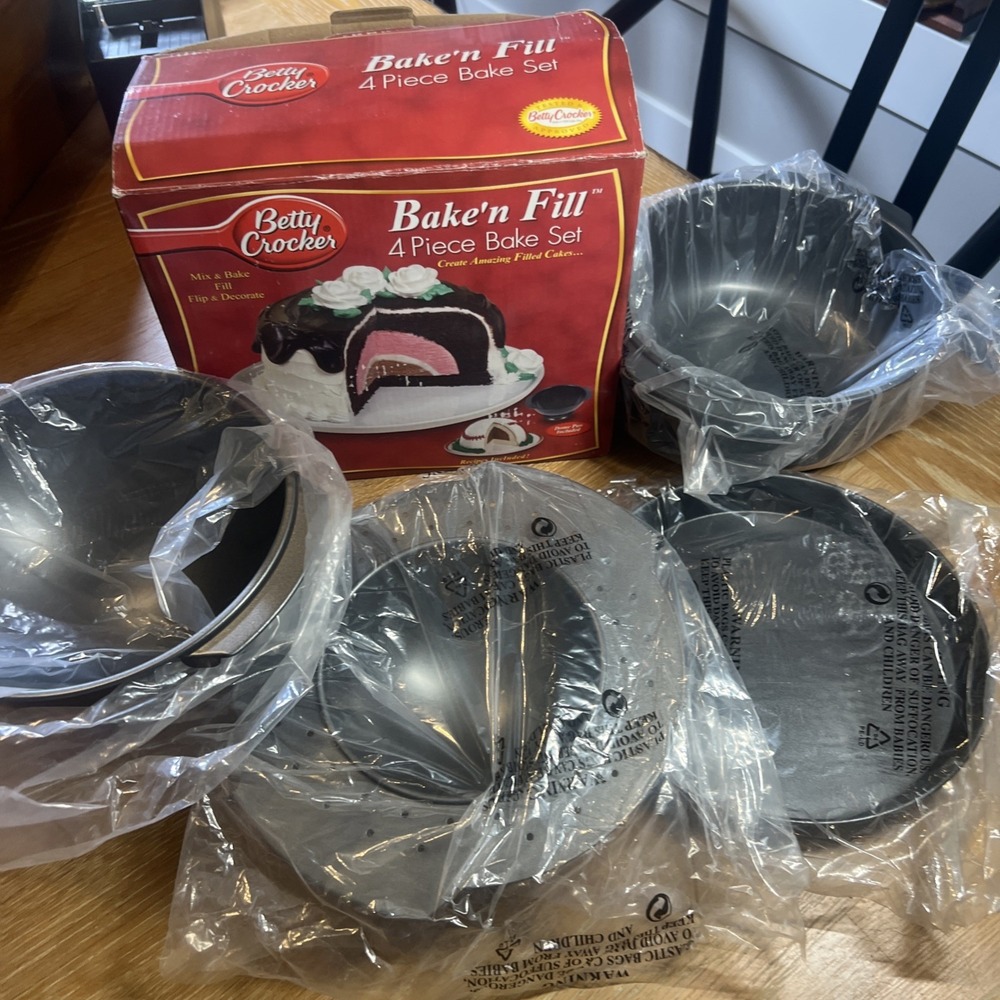 Betty Crocker Bake 'n Fill Flip & Decorate VTG Cake Pan 4 Piece Baking Set HTF